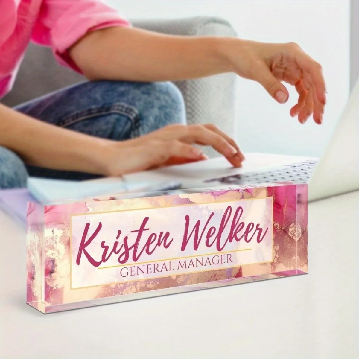 Custom 2D Flat Pink Floral Acr - مراجعة Desk Name Plate وسعره