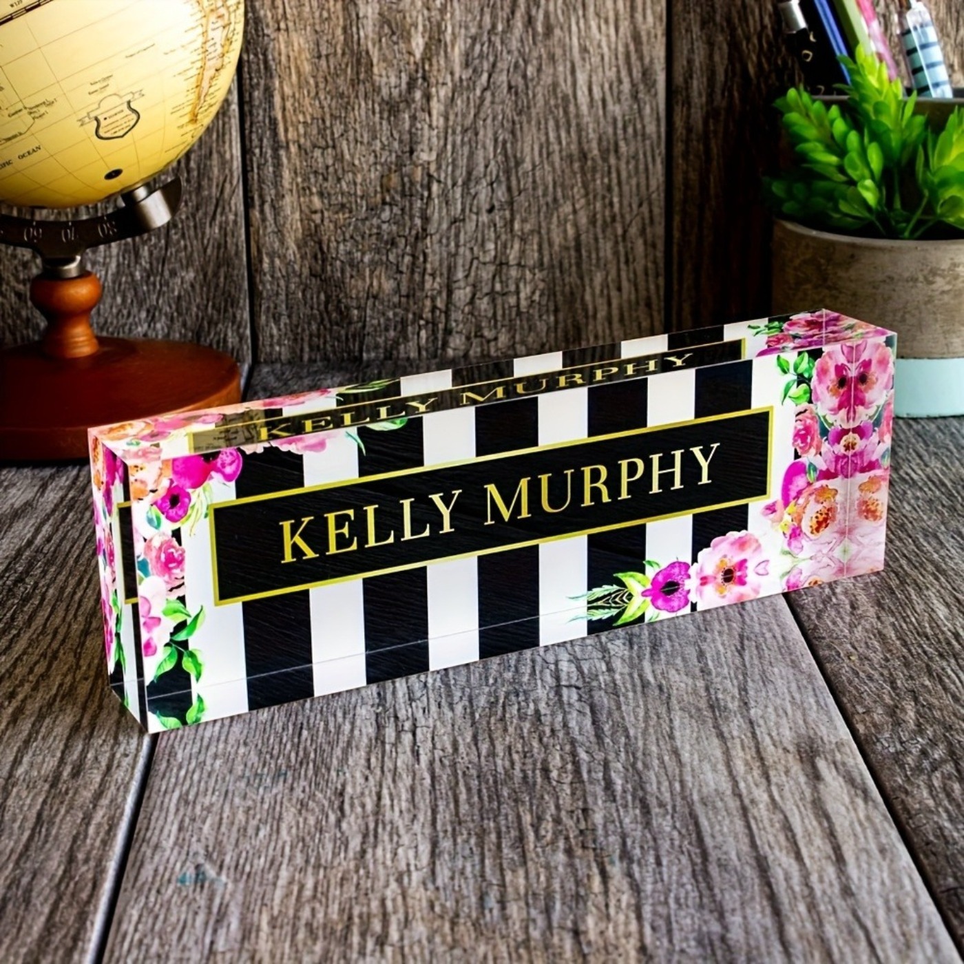 2D Flat Acrylic Nameplate, Flo - مراجعة Desk Name Plate وسعره