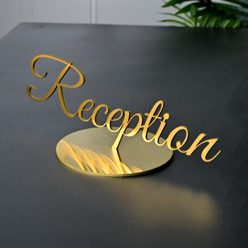 Desktop 3D Lettering Logo Stan - مراجعة Desk Name Plate وسعره