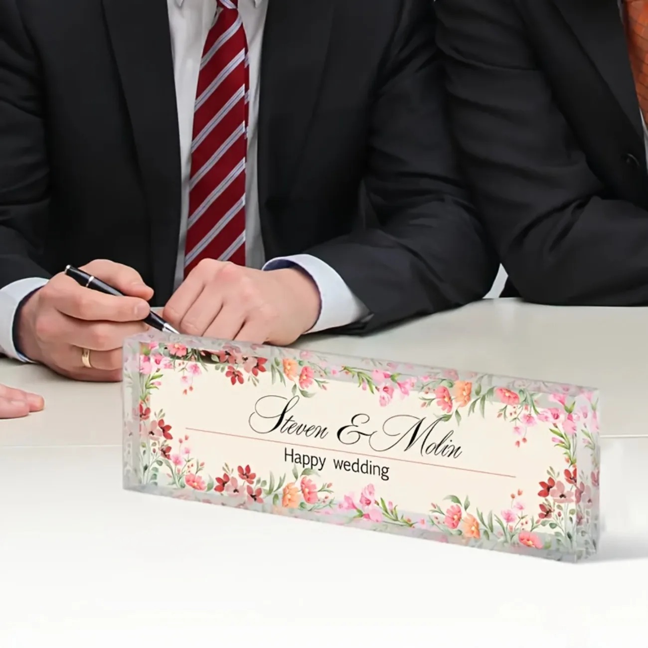 Customizable 2D Acrylic Desk N - مراجعة Desk Name Plate وسعره
